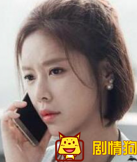 杨紫短发发型怎么剪 杨紫短发自拍后面的剪刀手是秦俊杰吗 杨紫短发发型怎么剪 杨紫短发自拍后面的剪刀手是秦俊杰吗